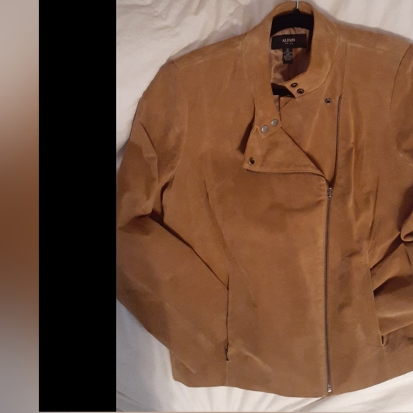 Jacket - Picture 2 of 7